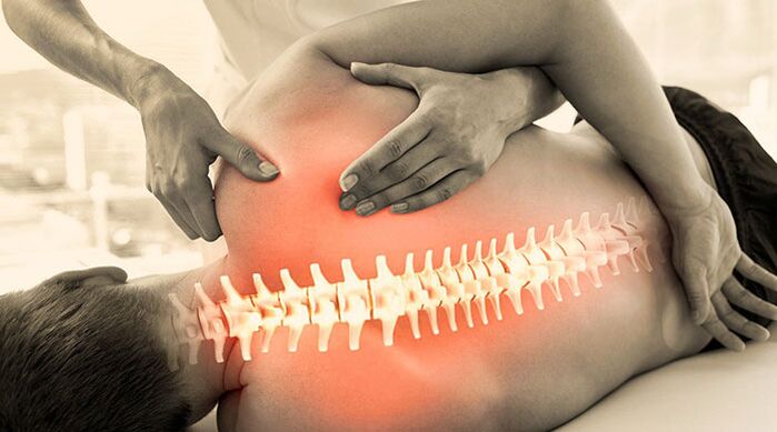 Massage de la tâche du tissu musculaire pour les maux de dos