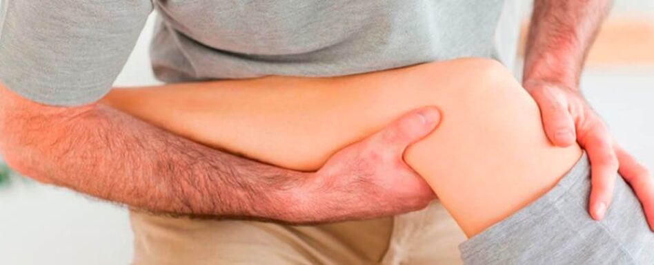 examen de l'articulation du genou pour détecter la douleur