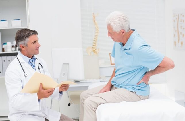 un patient atteint d'arthrose lors d'un rendez-vous chez le médecin