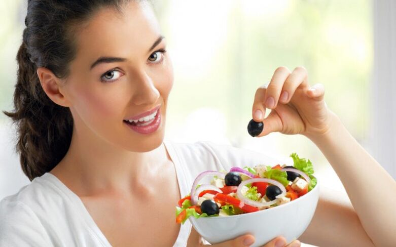 salade de légumes au régime pour l'ostéochondrose cervicale